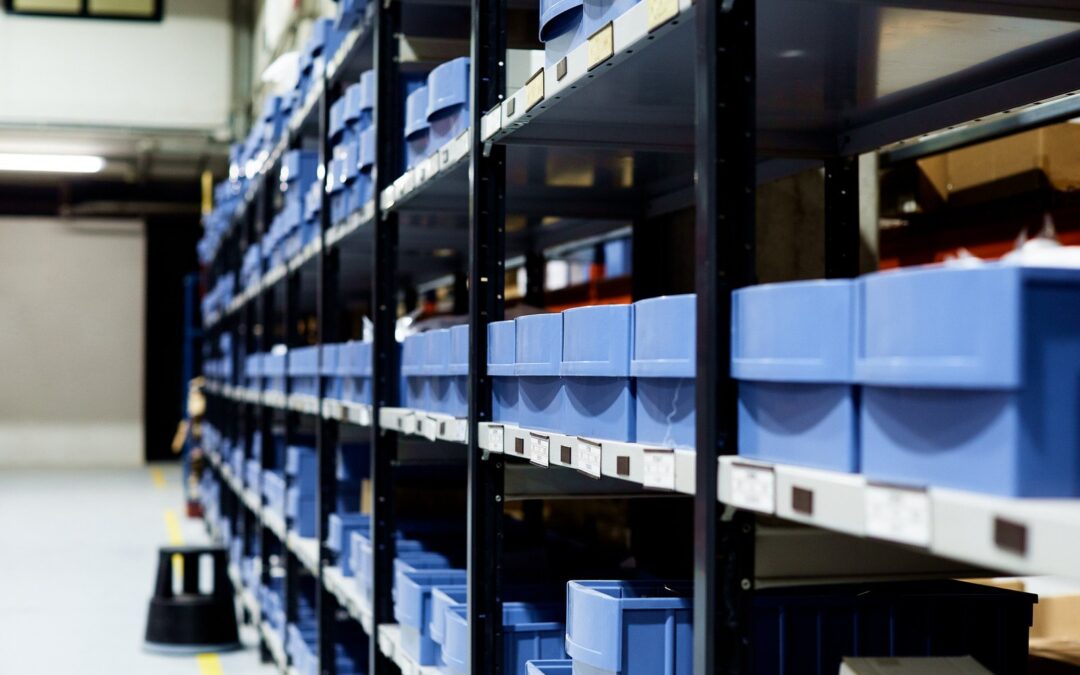 Zastosowanie regałów wspornikowych we współczesnym magazynie